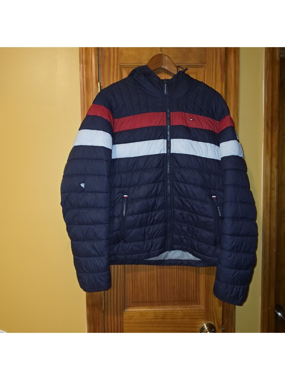 Tommy Hilfiger Men's Quilted Color Blocked Hooded Puffer Jacket MEDIUM
